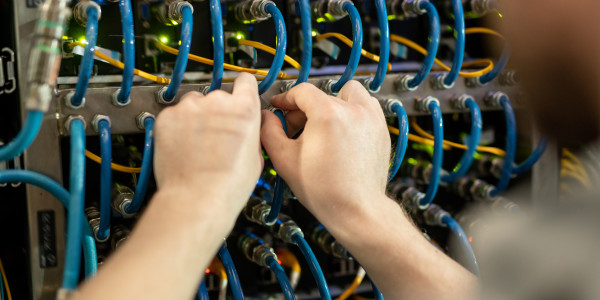 Infraestructura Común Telecomunicaciones en Pirineus · Instalación de infraestructura común de Telecomunicación Voz sobre IP (VoIP)