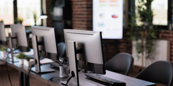 Proyectos de ICT Oficinas / Locales Comerciales la Vansa i Fórnols · Diseño e implementación de redes cableadas e inalámbricas